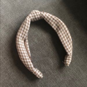White and tan houndstooth headband